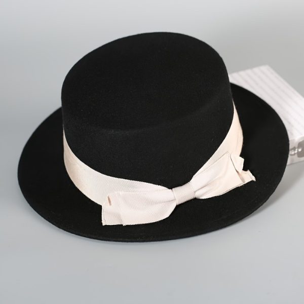 elegant and classic design of women's wool felt hat, embellished with a bow, light and breathable tweed fabric, showing the elegant style of women