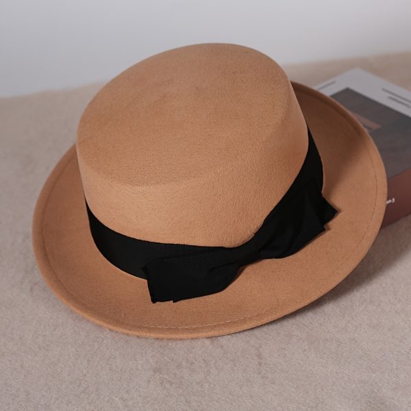 elegant and classic design of women's wool felt hat, embellished with a bow, light and breathable tweed fabric, showing the elegant style of women