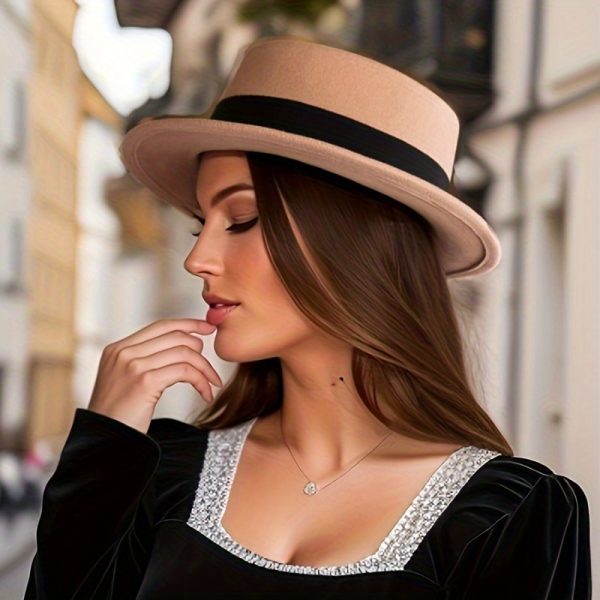elegant and classic design of women's wool felt hat, embellished with a bow, light and breathable tweed fabric, showing the elegant style of women